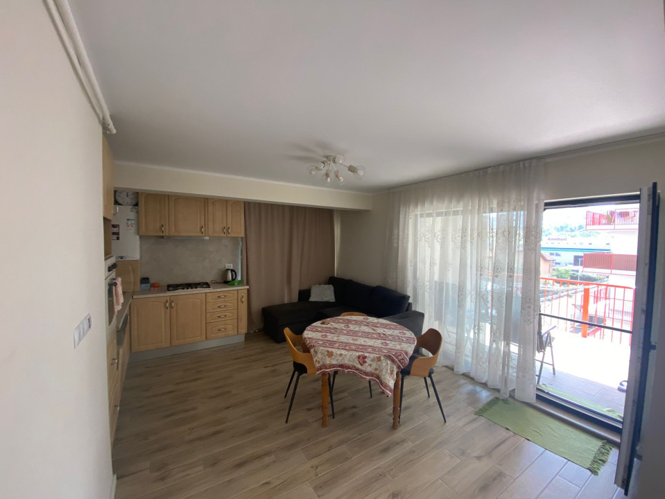 Apartament 2 camere de inchiriat, Zona Vivo -Metro