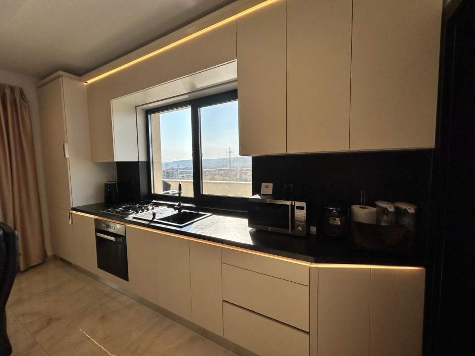 Apartament de vanzare tip penthouse cu 3 camere si terasa , Floresti