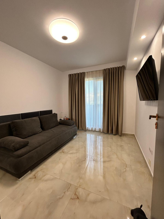 Apartament de vanzare tip penthouse cu 3 camere si terasa , Floresti