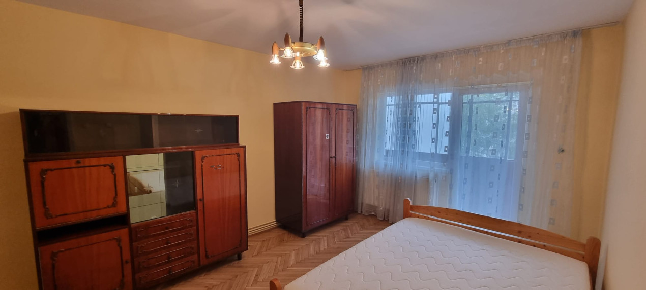 Apartament, 3 dormitoare decomandate, bucatarie si  doua bai, Marasti