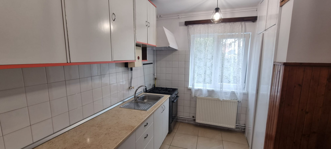 Apartament, 3 dormitoare decomandate, bucatarie si  doua bai, Marasti