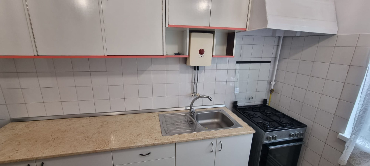 Apartament, 3 dormitoare decomandate, bucatarie si  doua bai, Marasti