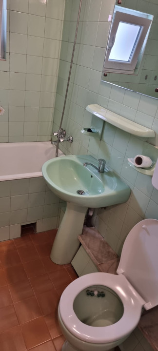 Apartament, 3 dormitoare decomandate, bucatarie si  doua bai, Marasti