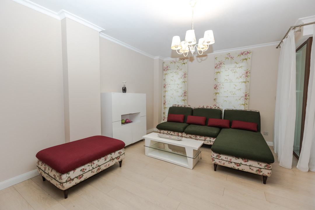 Riviera Luxury, apartament cu 3 camere și parcare de închiriat,