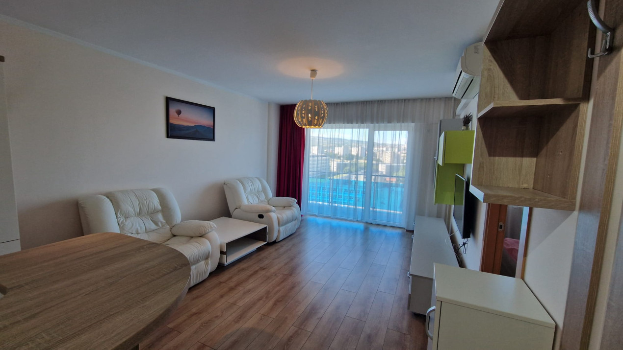 Apartament cu 2 camere de închiriat, foarte luminos, priveliste supeba