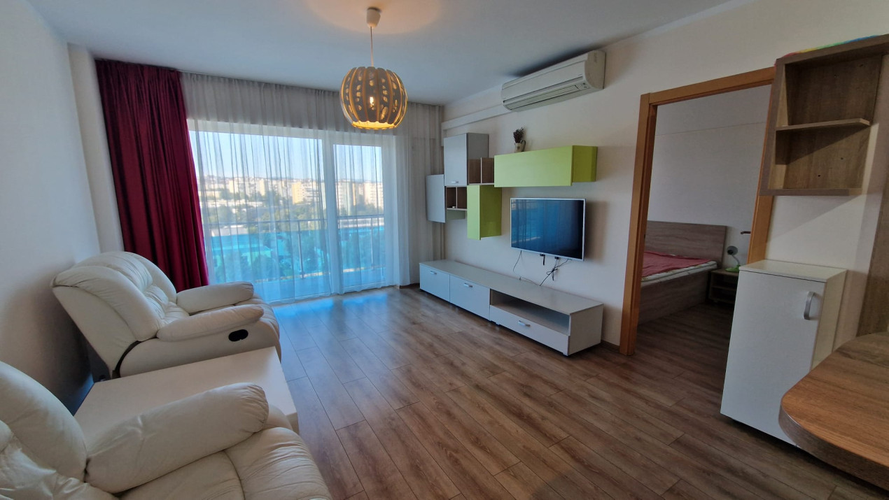 Apartament cu 2 camere de închiriat, foarte luminos, priveliste supeba