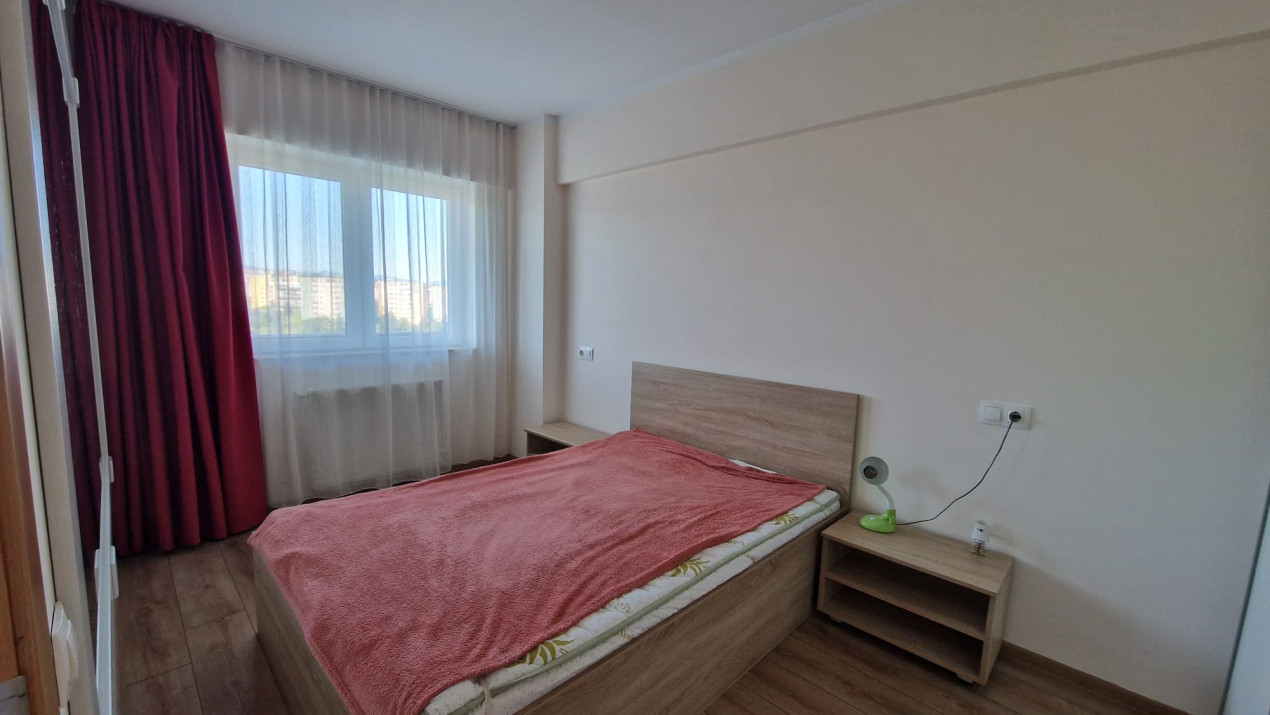 Apartament cu 2 camere de închiriat, foarte luminos, priveliste supeba