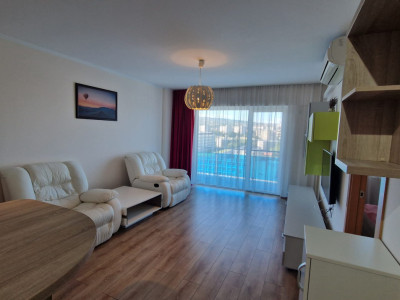 Apartament cu 2 camere de închiriat, foarte luminos, priveliste supeba