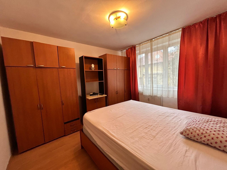 Apartament de inchiriat 3 camere, langa Parcul Centra, zona centrala,Cluj-Napoca