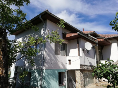 Casa individuala de vanzare, 360 mp teren