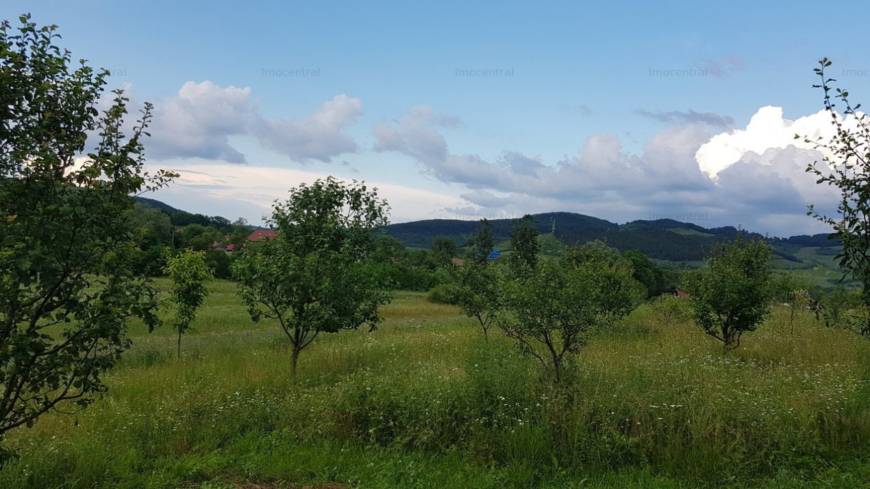 Casa cu teren la aprox. 40 Km de orasul Cluj -Napoca, judetul Cluj