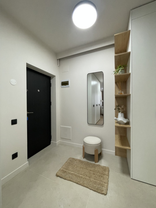 Prima închiriere! 2 camere ultrafinisat cu parcare în curte privată