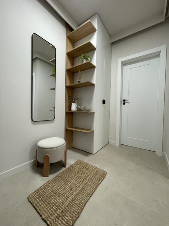 Prima închiriere! 2 camere ultrafinisat cu parcare în curte privată