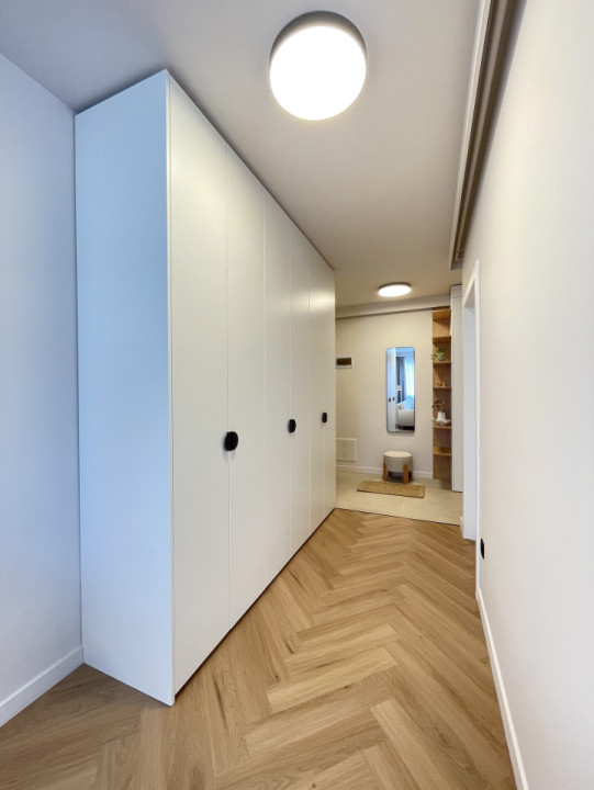 Prima închiriere! 2 camere ultrafinisat cu parcare în curte privată