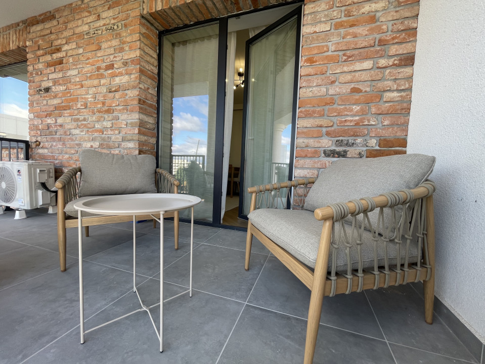 Prima închiriere! 2 camere ultrafinisat cu parcare în curte privată