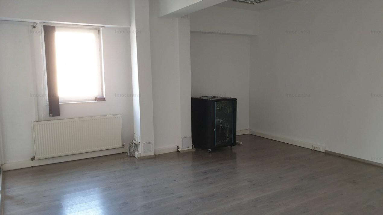 Spațiu birouri 200 mp + terasa 30 mp + 2 parcări
