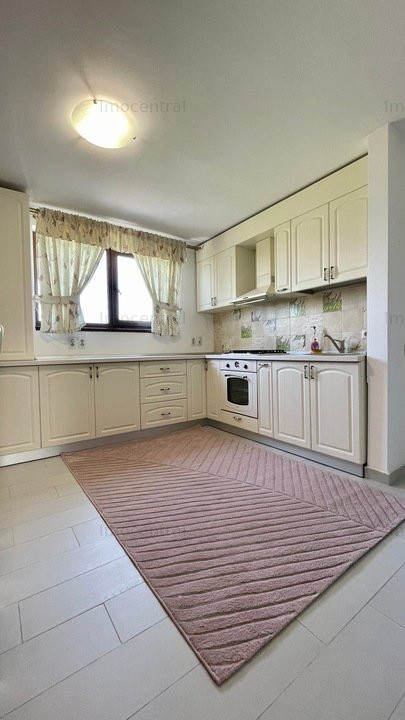 Inchiriere apartament ultrafinisat cu terasa si loc de parcare