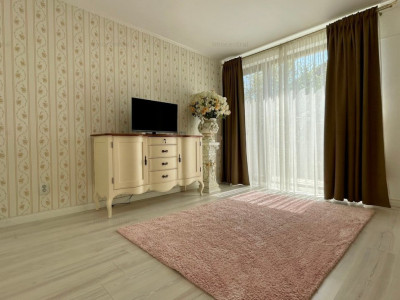Inchiriere apartament ultrafinisat cu terasa si loc de parcare