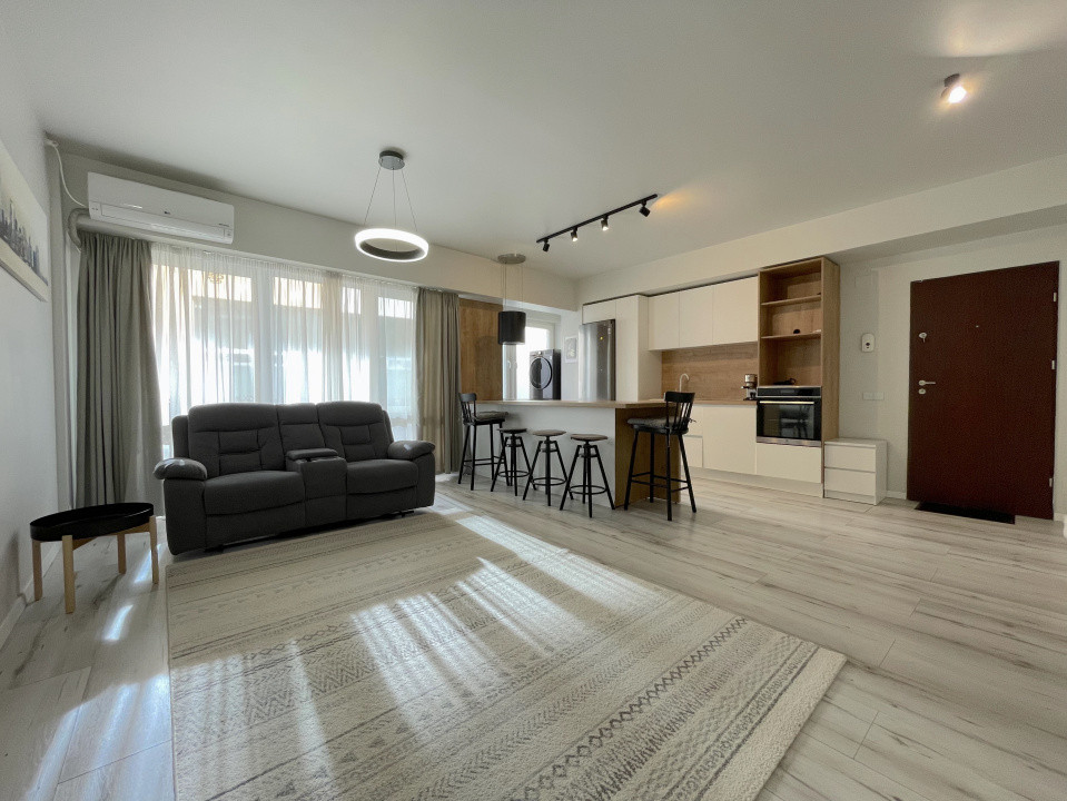 3 camere renovat lângă The Office, dressing și parcare