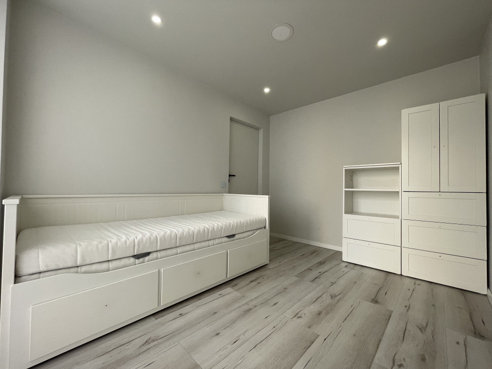 3 camere renovat lângă The Office, dressing și parcare