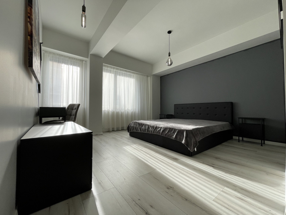 3 camere renovat lângă The Office, dressing și parcare