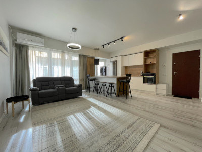 3 camere renovat lângă The Office, dressing și parcare