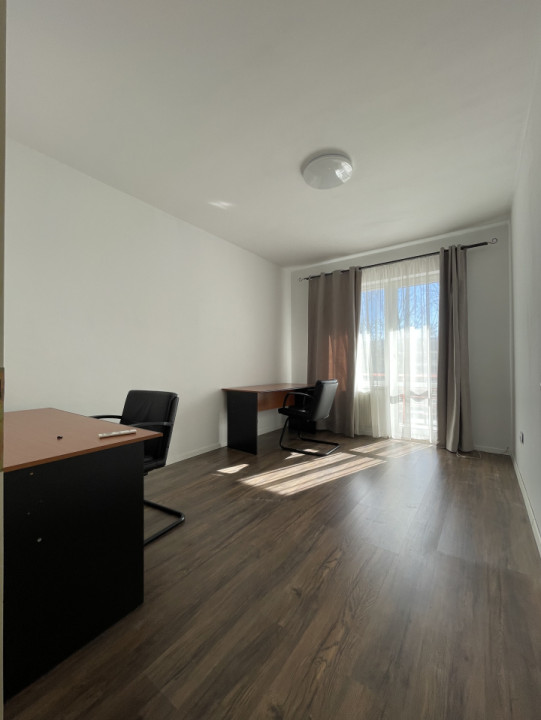 Apartament 4 camere, 2 balcoane, garaj și boxă pe str. Cometei