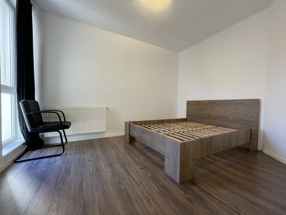 Apartament 4 camere, 2 balcoane, garaj și boxă pe str. Cometei